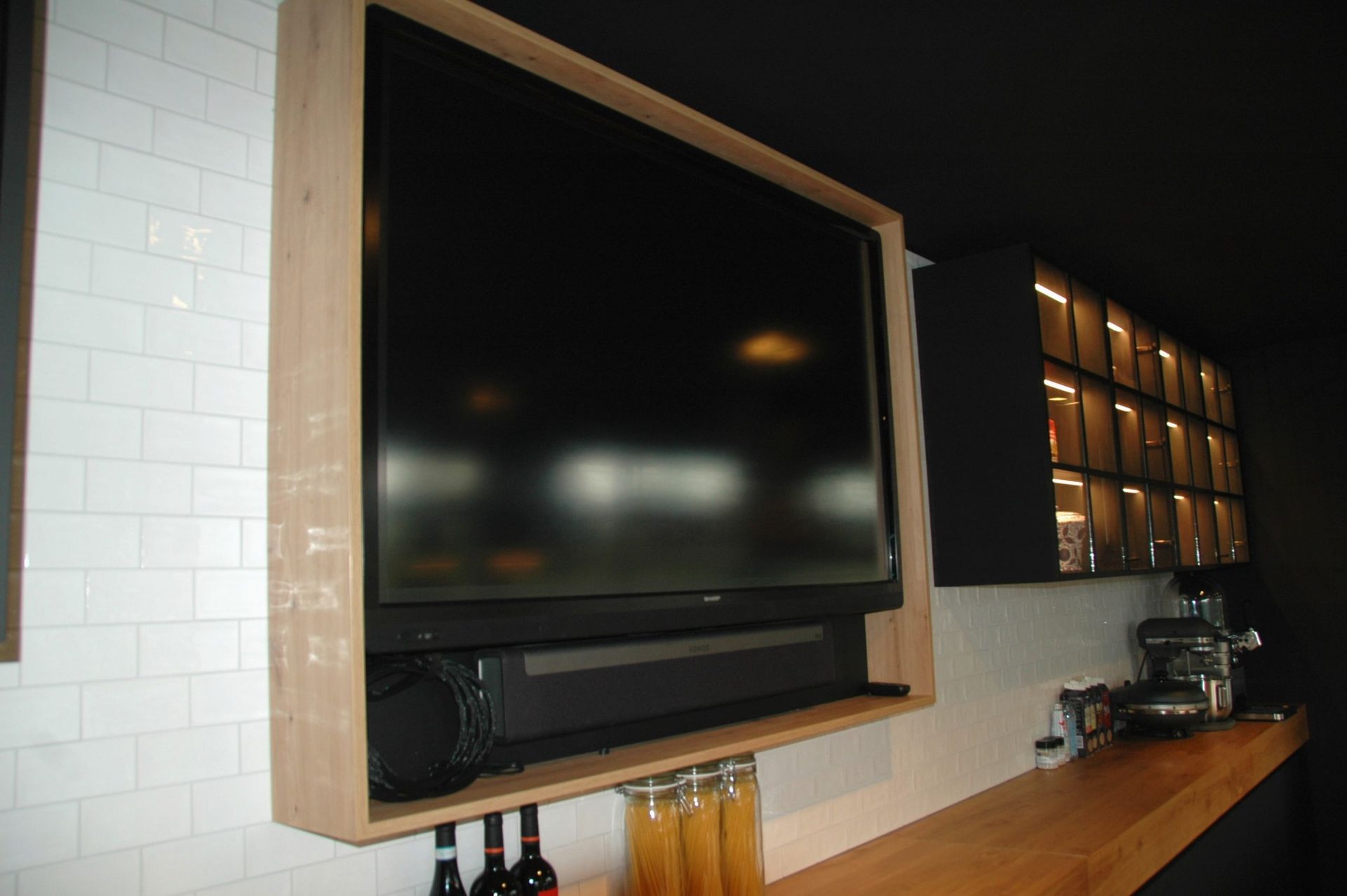 Van Tol: geïntegreerd touchscreen in de demokeuken - projectfoto 2