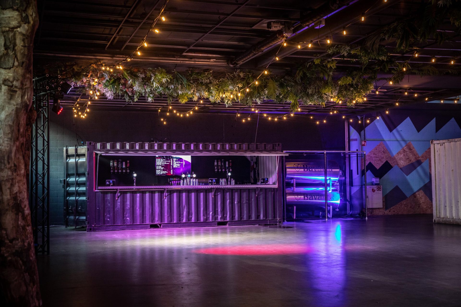 Beursgebouw Eindhoven: digitale menuschermen voor vier containerbars - projectfoto 3