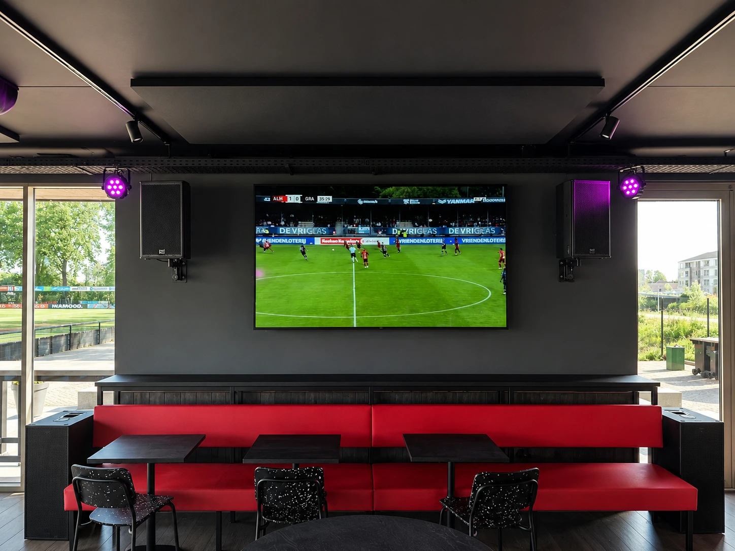 Complete AV-installatie in de nieuwe kantine van RKSV Rhode