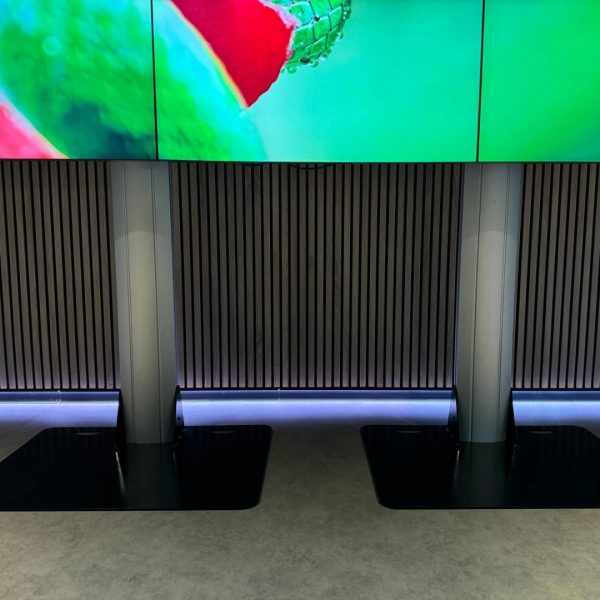 Refurbished NEC X46UN-2 videowall 3x3 - 138 inch - Afbeelding 5
