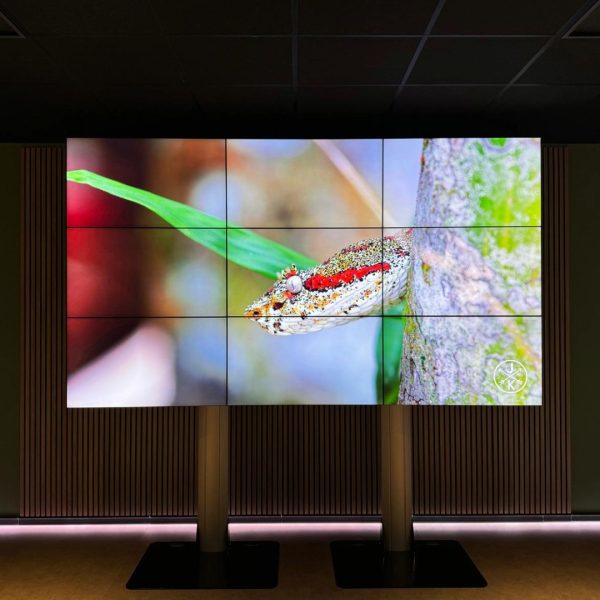 Refurbished NEC X46UN-2 videowall 3x3 - 138 inch - Afbeelding 3