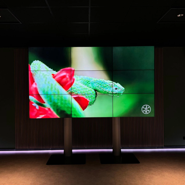 Refurbished NEC X46UN-2 videowall 3x3 - 138 inch - Afbeelding 4